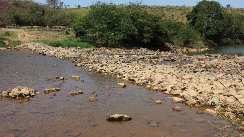 Onda de calor derruba vazão de rio que abastece a Serra e Cesan não