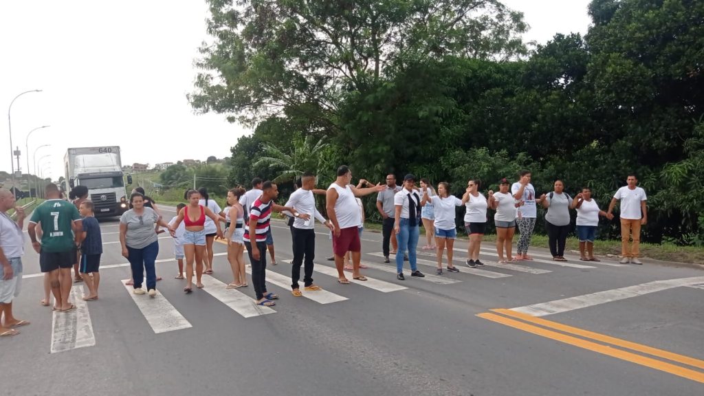 Fam Lia E Amigos De Jovem Assassinada Na Serra Fazem Protesto E