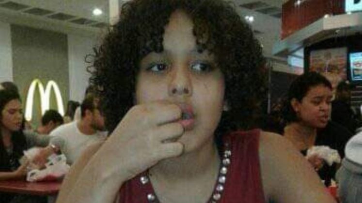 Adolescente de 16 anos morre atropelada por caminhão que invadiu