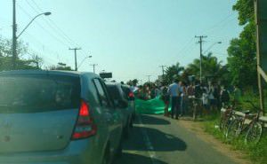 O ato é na altura do bairro Marbela, entrada de Nova Almeida. Foto: Internauta / Luana Zamprogno  