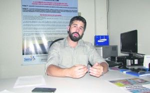 Sérgio disse que o preço único da gasolina em postos de Jacaraípe caracteriza prática de cartel e promete "apertar" estabelecimentos. Foto: Bruno Lyra 