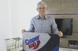 Ademar investiu na franquia de tapetes da marca Kapazi para obter renda extra. Foto: Joatan Alves