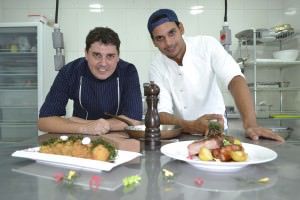 Mário Tardin e Rafael Reis estão à frente da cozinha da Smoke Chef - defumação artesanal. Foto: Rafael Lustoza