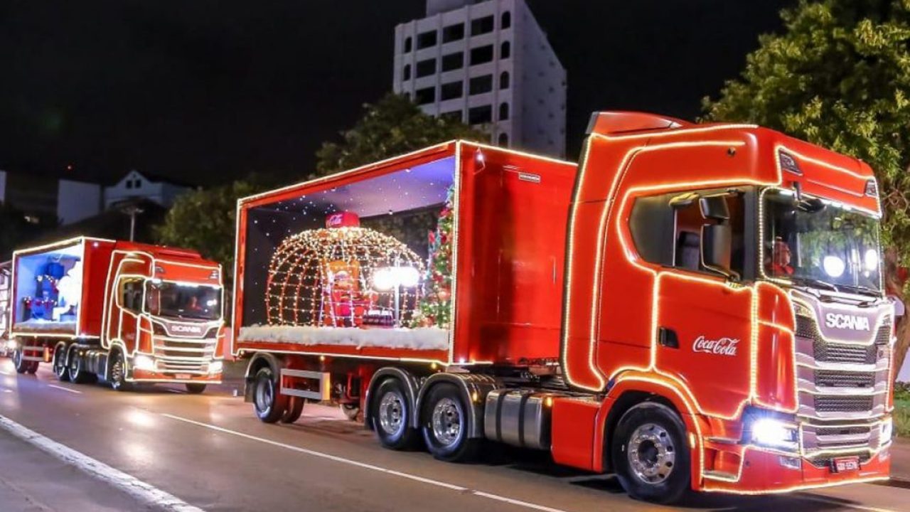 Como fazer um caminhão de Natal da Coca-Cola usando latinhas e