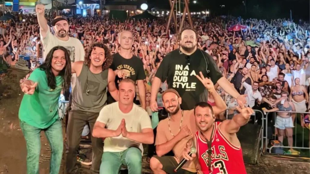 Reggae Baiano Do Adão Negro E Gaúcho Do Chimarruts Na Serra Em Abril